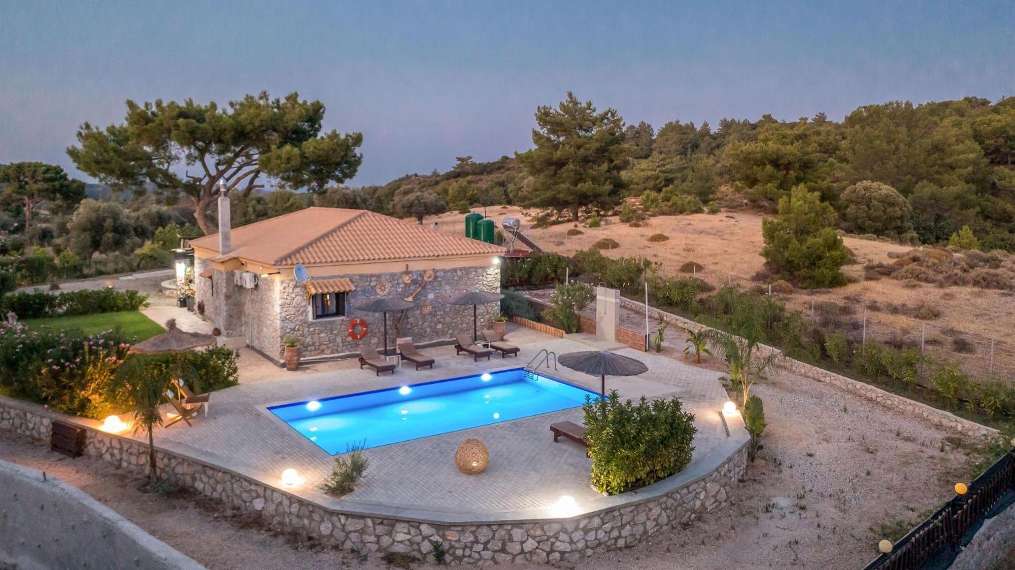 Villa In The Woods *